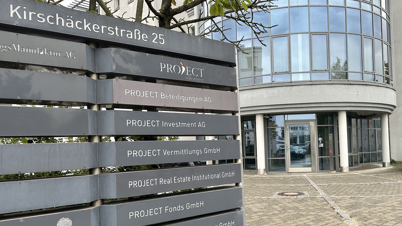 PROJECT Investment erstattete Anzeige